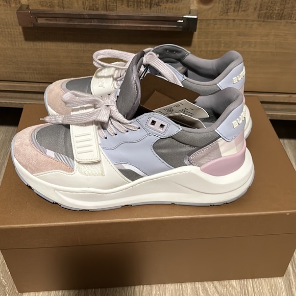 Burberry Ramsey Low Top Sneaker - Picture 8 of 12